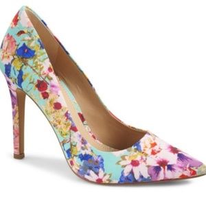 Vince Camuto Floral pumps